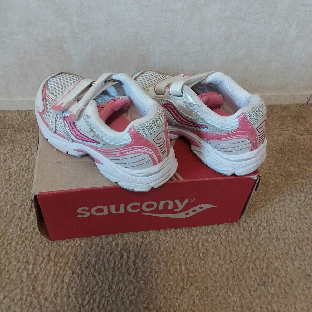 Saucony girls size 11 sneaker